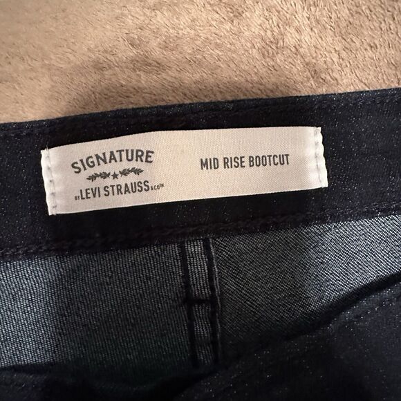Levi's Signature Jeans Mid Rise Bootcut Women's Size 24 - Picture 5 of 6